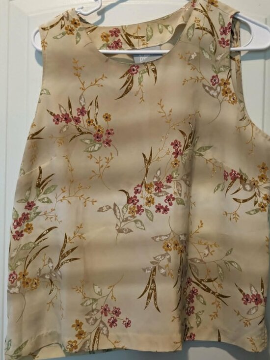 Blair Tops - Women's Blair Beige Floral Sleeveless Shirt - size M - EUC